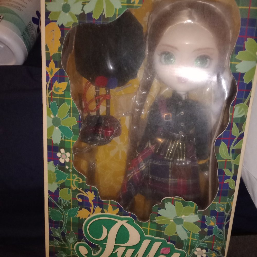 Pulls doll worth 500$